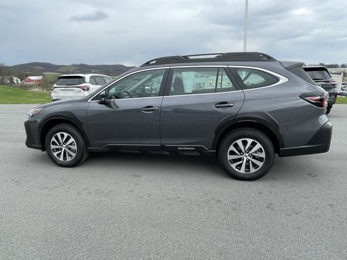 Used 2025 Subaru Outback image 8