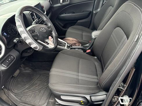 Used 2022 Hyundai Venue SEL FWD image 7