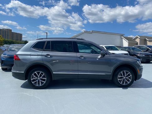 Used 2020 Volkswagen Tiguan SE FWD image 2