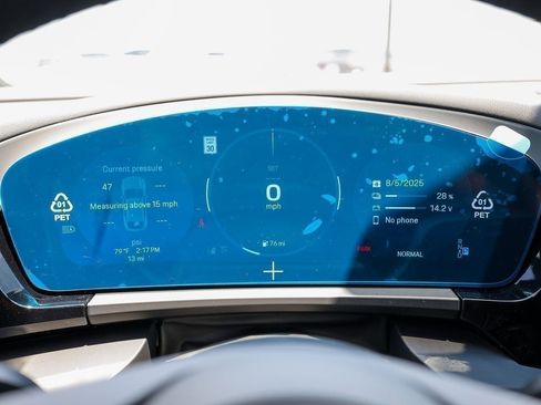 New 2025 Porsche Macan Electric image 15