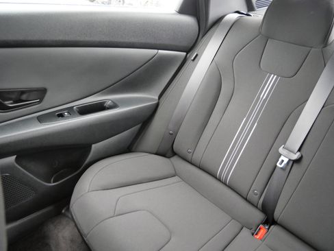 Certified 2025 Hyundai Elantra Sport image 12