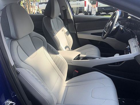 Used 2024 Hyundai Elantra Limited FWD image 21