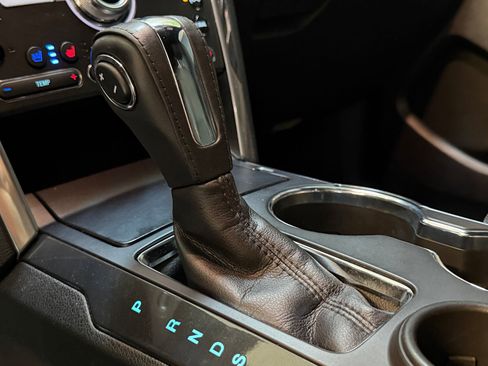 Used 2018 Ford Explorer Limited w/ Equipment Group 301A FWD image 17