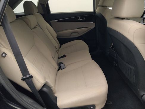 Used 2020 Kia Sorento LX FWD image 19