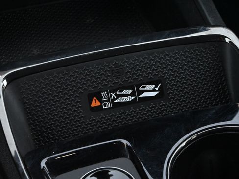Used 2025 Chevrolet Equinox RS w/ Convenience Package III FWD image 21
