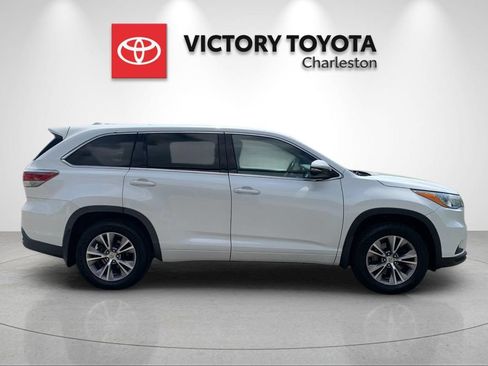 Used 2015 Toyota Highlander Plus AWD/4WD image 6
