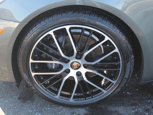 Used 2022 Porsche Panamera 4 image 30