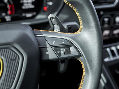 Used 2022 Lamborghini Urus image 59