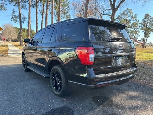 Used 2023 Ford Expedition XLT image 5