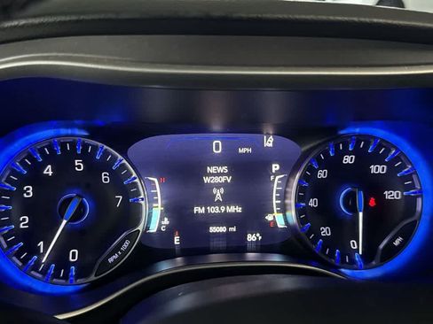 Used 2023 Chrysler Pacifica Touring-L FWD image 16