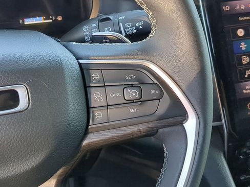 Used 2024 Jeep Grand Cherokee Limited image 22