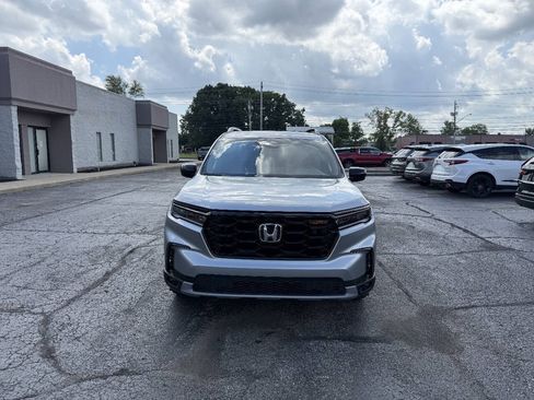 Used 2025 Honda Pilot TrailSport image 2