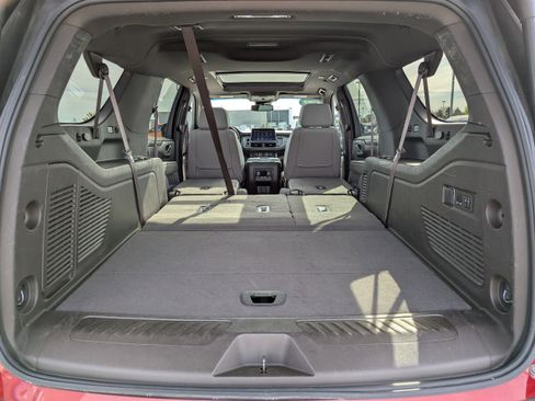 Certified 2023 Chevrolet Suburban LT w/ Luxury Package AWD/4WD image 41