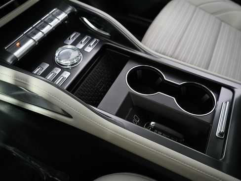 New 2026 Lincoln Nautilus Reserve AWD/4WD image 32
