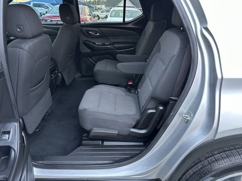 Used 2022 Chevrolet Traverse LT image 9