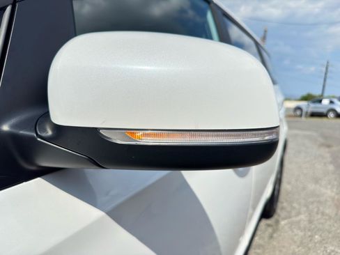 Used 2019 Kia Sedona L FWD image 91
