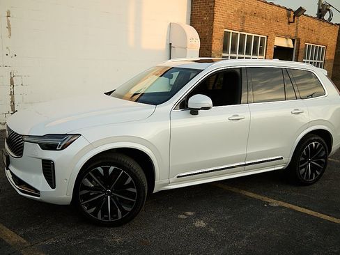 New 2025 Volvo XC90 B6 Plus w/ Protection Package Premier image 3