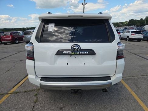 Used 2019 Toyota 4Runner TRD Off-Road AWD/4WD image 10