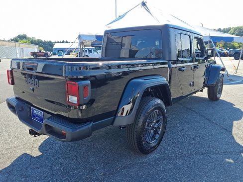 New 2025 Jeep Gladiator Sport image 6