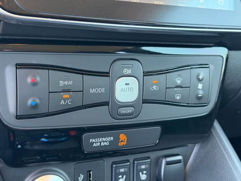 Certified 2019 Nissan Leaf SV w/ SV Technology Package image 26