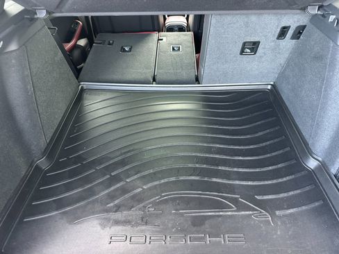 Certified 2024 Porsche Macan image 15