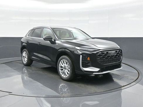 New 2026 Audi Q3 quattro 2.0T AWD/4WD image 1