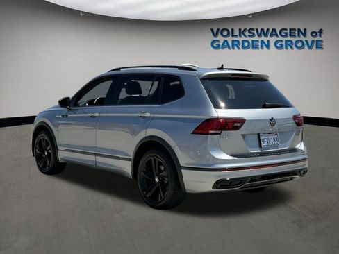 Used 2023 Volkswagen Tiguan SE R-Line FWD image 4
