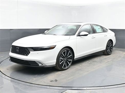 New 2025 Honda Accord Touring image 5