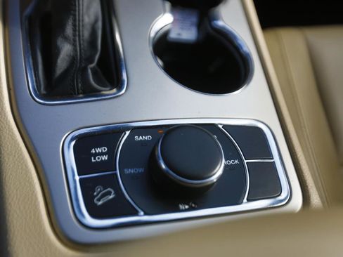 Used 2017 Jeep Grand Cherokee Limited w/ Trailer Tow Group IV image 10