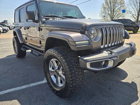 Used 2018 Jeep Wrangler Unlimited Sahara image 8