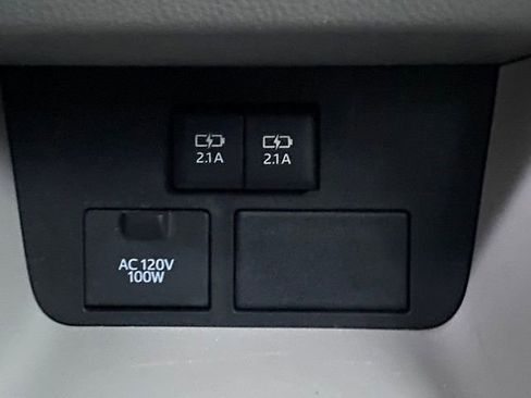 Used 2018 Toyota Highlander XLE image 27