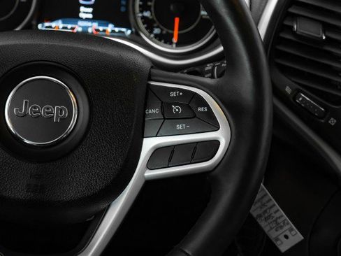 Used 2017 Jeep Cherokee Trailhawk w/ Cold Weather Group image 15