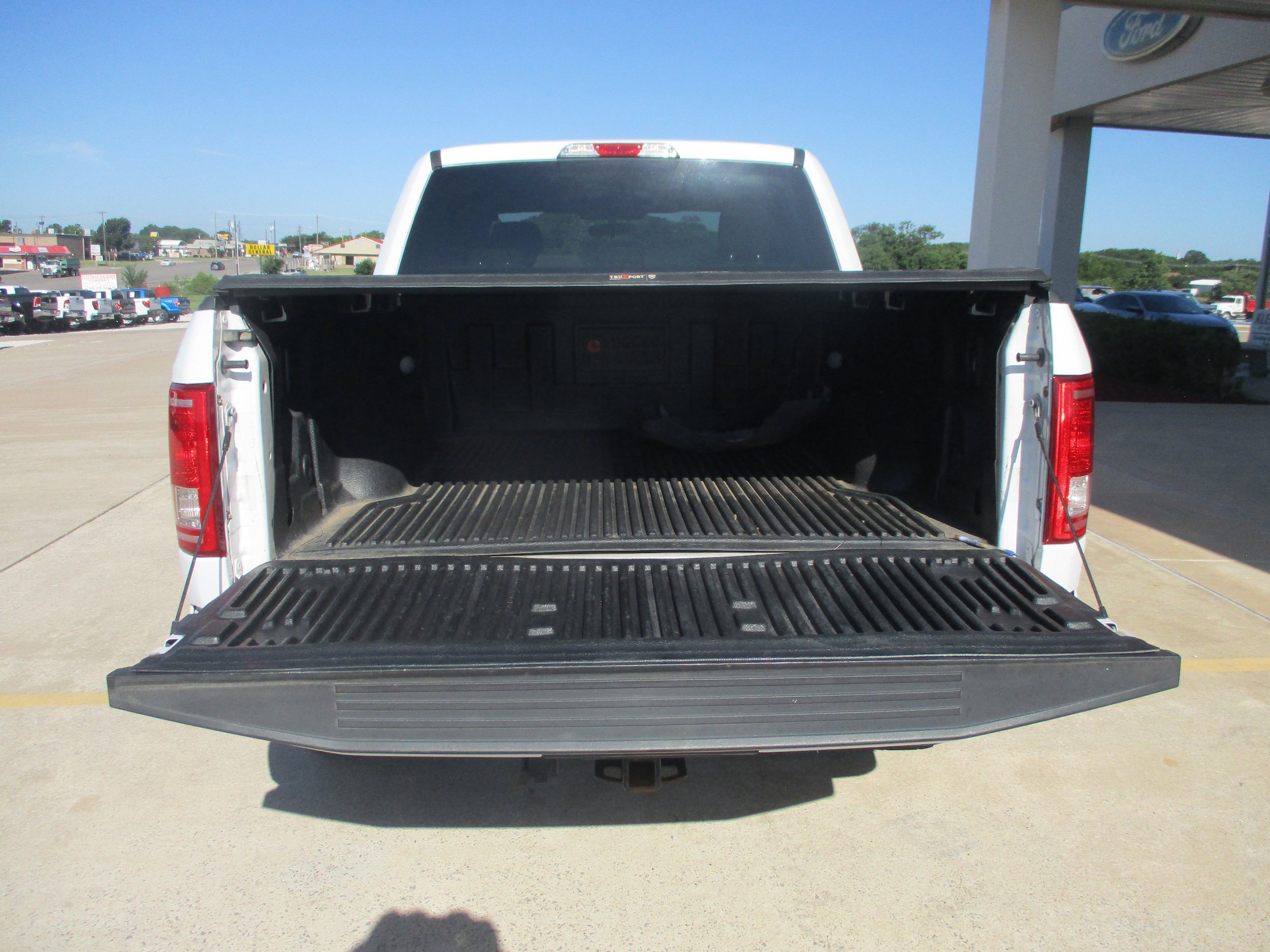 Used 2016 Ford F150 XLT AWD/4WD image 10
