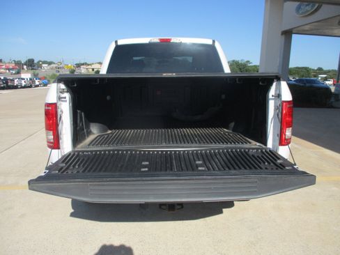 Used 2016 Ford F150 XLT AWD/4WD image 10