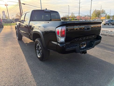 Used 2023 Toyota Tacoma TRD Off-Road w/ Technology Package AWD/4WD image 7