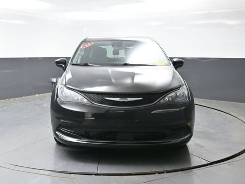 Used 2023 Chrysler Voyager LX FWD image 7