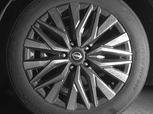 Used 2025 Nissan Altima 2.5 SV image 12