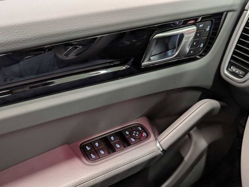 Used 2023 Porsche Cayenne Coupe image 35