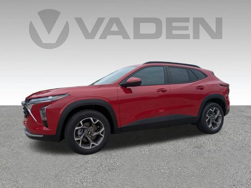 New 2026 Chevrolet Trax LT w/ Sunroof Package FWD image 2