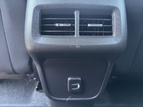 Used 2024 Chevrolet Equinox LT FWD image 34