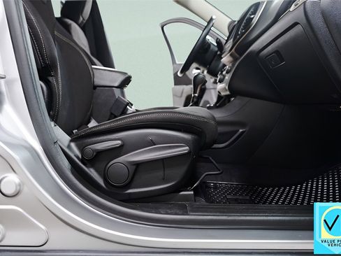 Used 2017 Jeep Cherokee Latitude w/ Cold Weather Group image 35