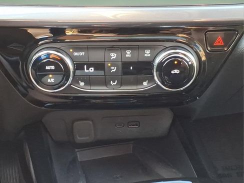 Used 2025 Chevrolet Trax ACTIV w/ Sunroof Package FWD image 21