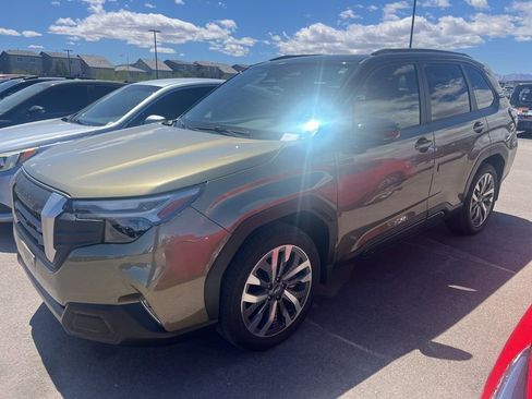 Certified 2025 Subaru Forester Touring w/ Touring Package AWD/4WD image 32