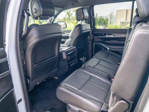 Used 2023 Jeep Wagoneer L Series III w/ Preferred Equipment Group AWD/4WD image 20