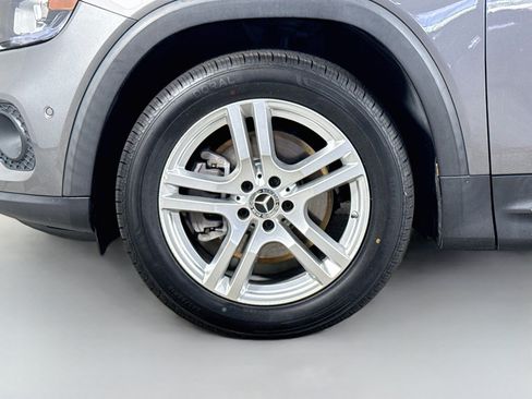 Used 2022 Mercedes-Benz GLB 250 w/ Premium Package Lite image 38