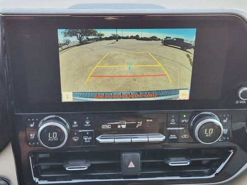 Used 2023 Toyota Highlander Limited image 13