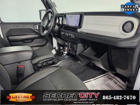 Used 2024 Jeep Wrangler Sahara image 29