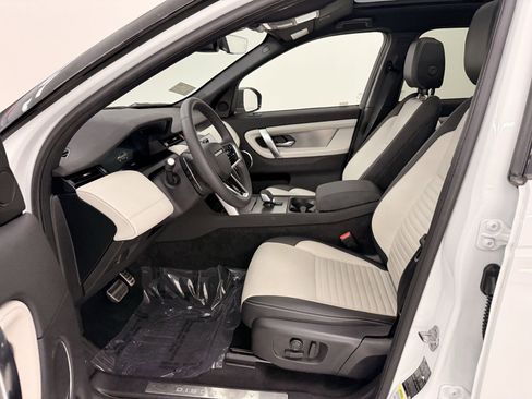 New 2025 Land Rover Discovery Sport Dynamic SE image 5