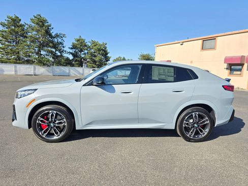 New 2026 BMW X2 xDrive28i w/ Technology Package AWD/4WD image 3