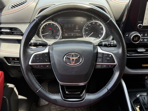 Used 2023 Toyota Highlander XSE FWD image 13